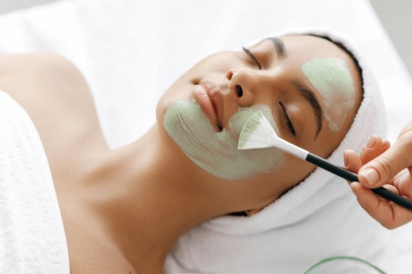 Manfaat Facial di Klinik Kecantikan